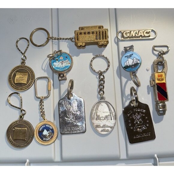 Souvenir Vintage Keychain Lot Military Cable Car Sydney Opera House US States - Picture 1 of 13